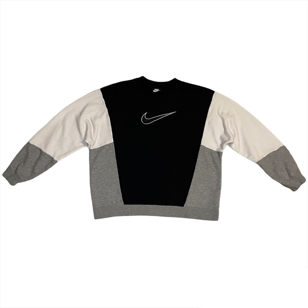 Sold- Nike Sportswear Women's Crewneck Sweatshirt - Picture 4 of 14